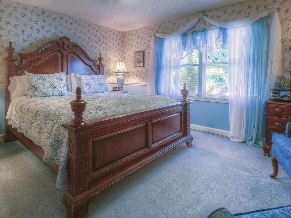Blue Mountain Mist Country Inn photo 1