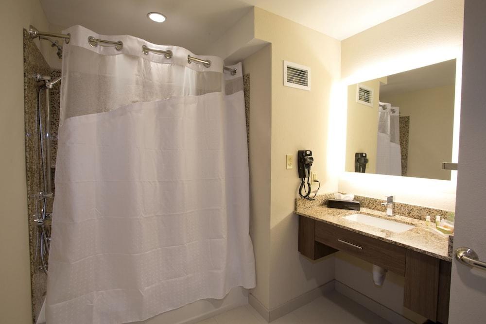 Holiday Inn Morgantown-University Area, an IHG Hotel photo 1