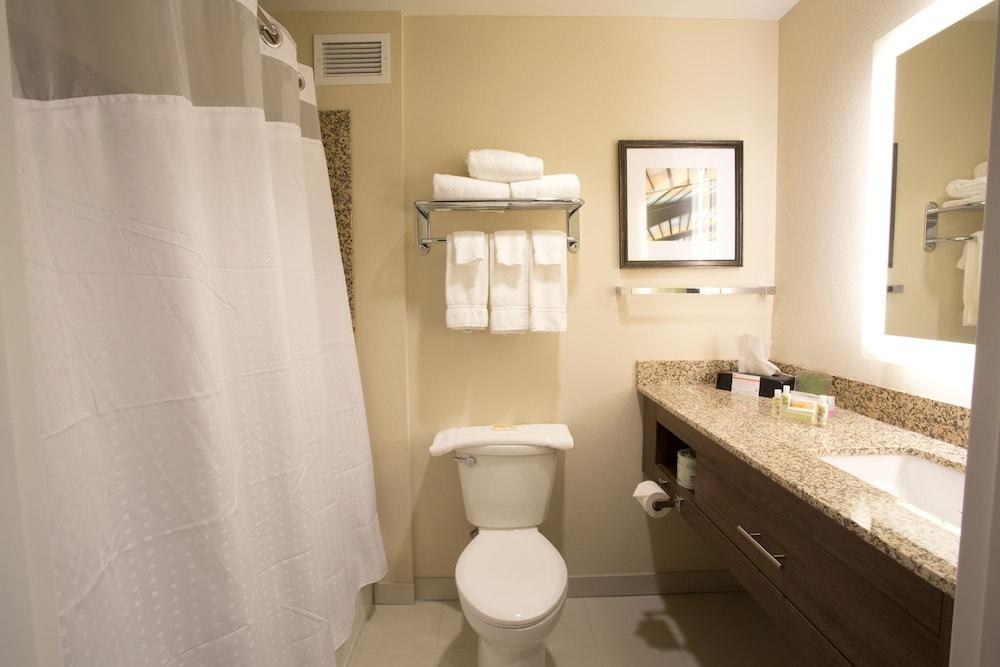 Holiday Inn Morgantown-University Area, an IHG Hotel photo 2