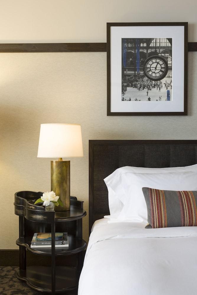 Kimpton Journeyman Hotel, an IHG Hotel photo 2