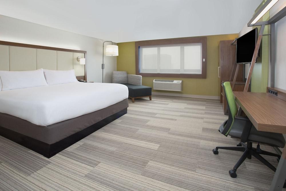 Holiday Inn Express & Suites Dallas North - Addison, an IHG Hotel photo 1