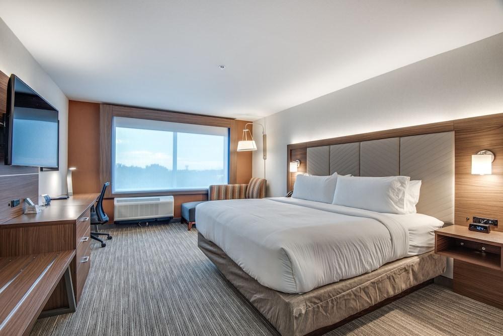 Holiday Inn Express & Suites Dallas North - Addison, an IHG Hotel photo 2