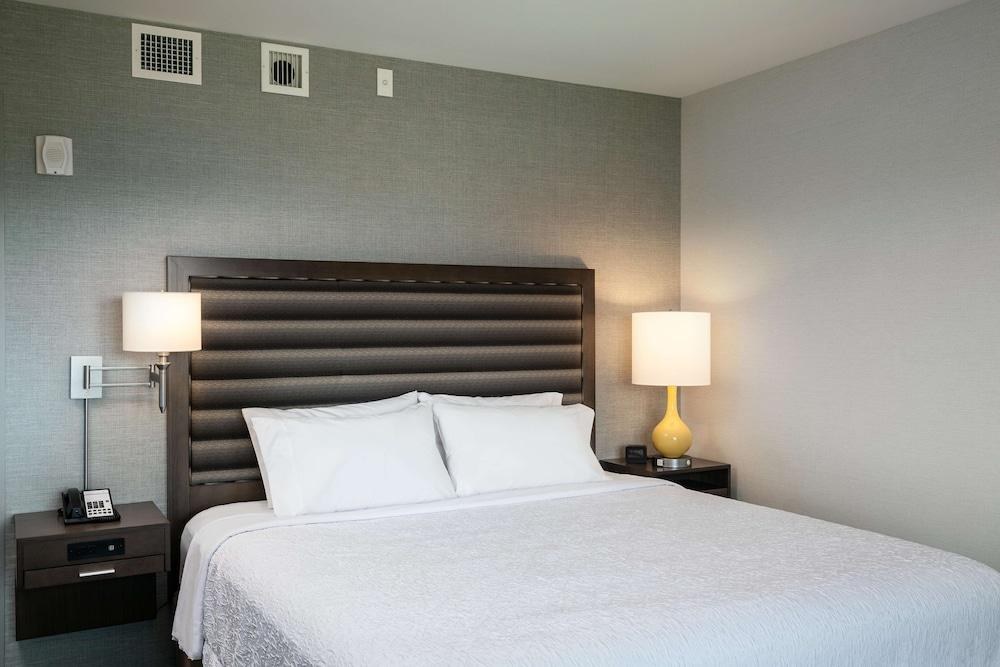 Hampton Inn & Suites by Hilton Seattle/Northgate photo 2