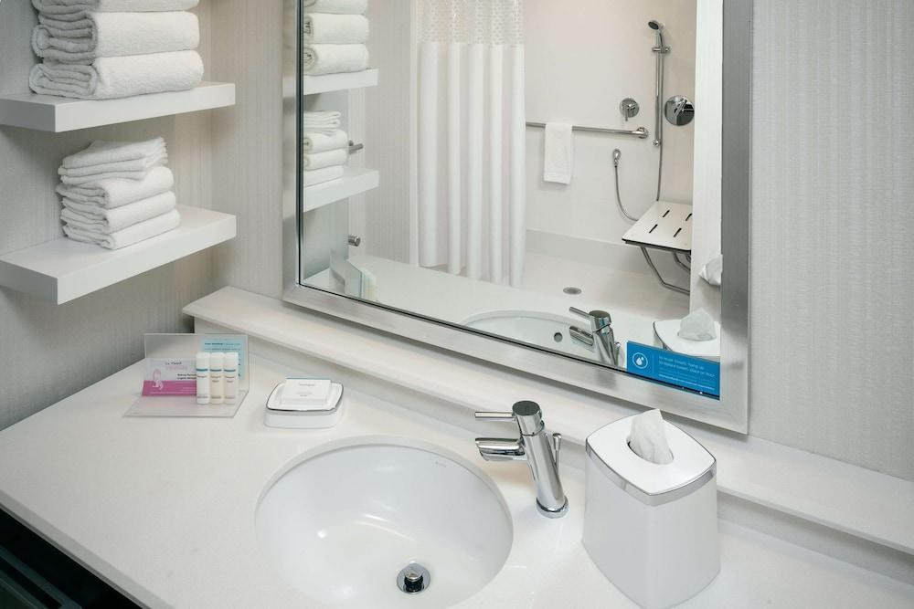 Hampton Inn & Suites by Hilton Seattle/Northgate photo 3