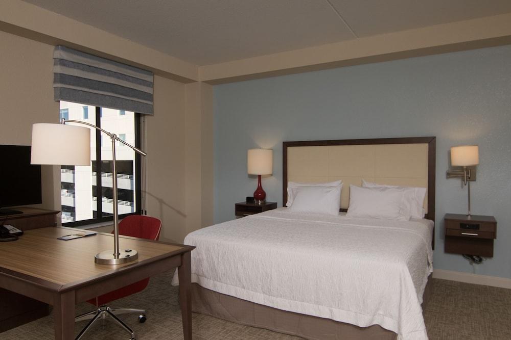 Hampton Inn & Suites Tulsa Downtown, Ok photo 1