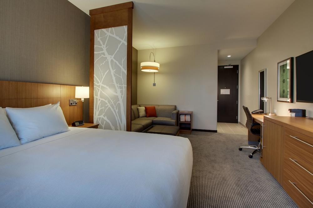 Hyatt Place Milwaukee Downtown photo 2