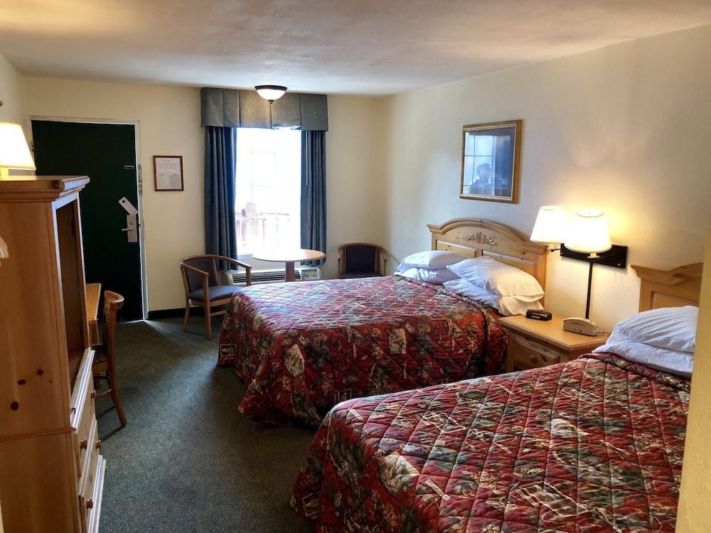 RIVERCHASE LODGE photo 1