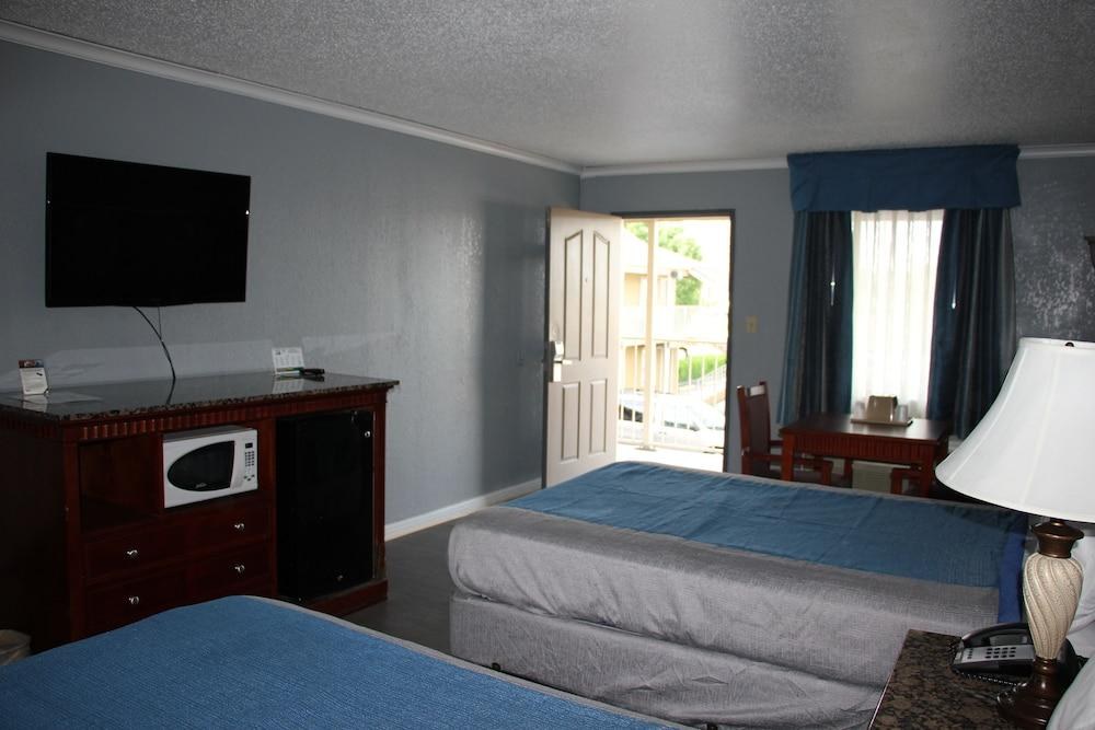 Quarters Inn & Suites photo 2
