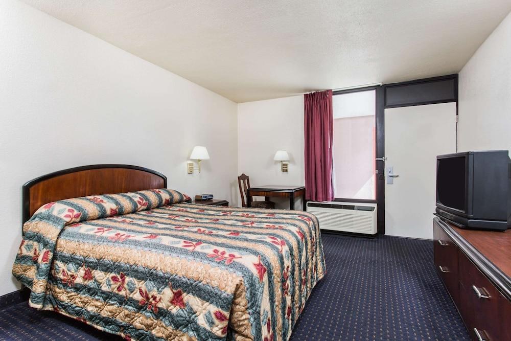 Knights Inn Virginia Beach Lynnhaven photo 1