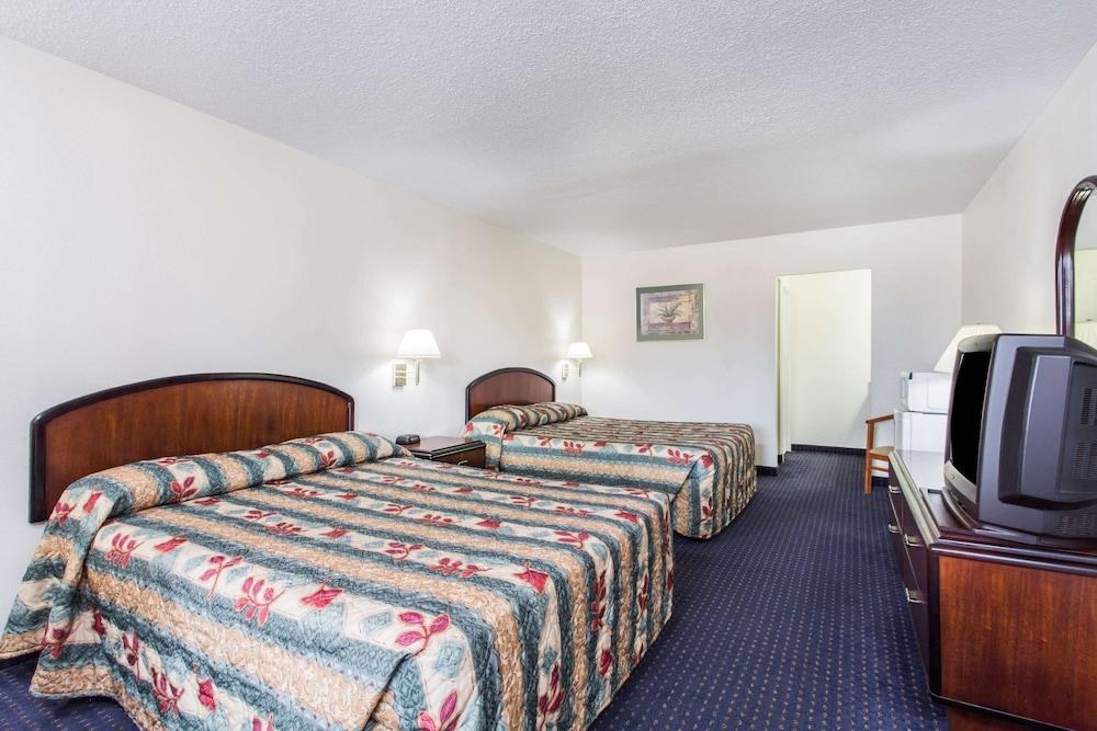 Knights Inn Virginia Beach Lynnhaven photo 2