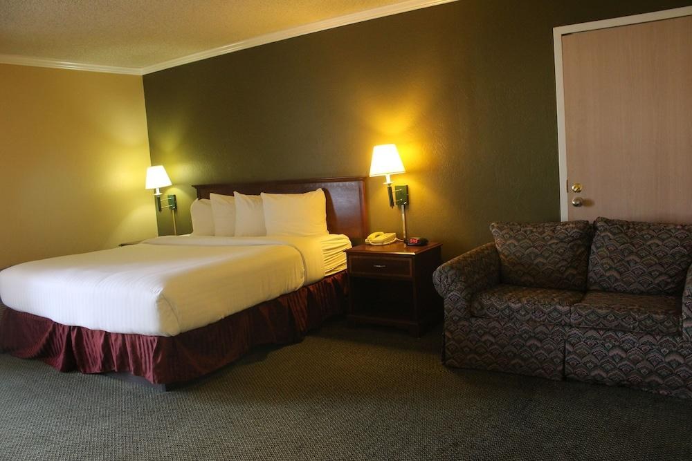 Extend-a-Suites - Extended Stay, I-40 Amarillo West photo 2