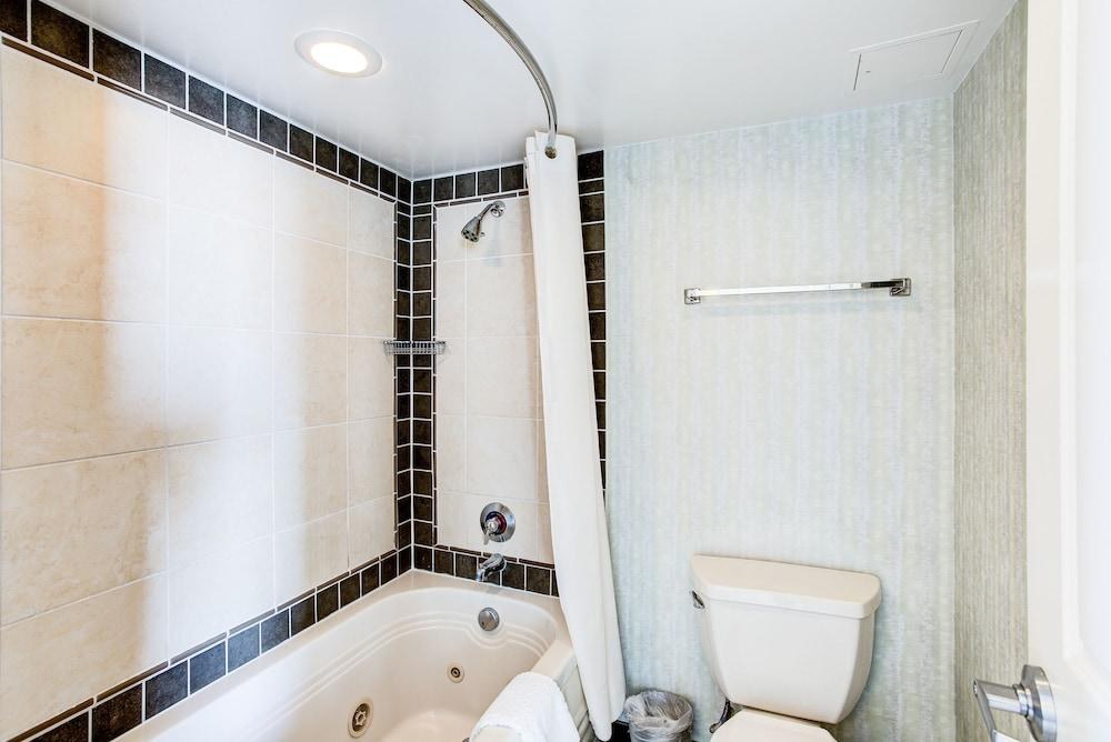 Hilton Vacation Club Ocean Beach Club Virginia Beach photo 3