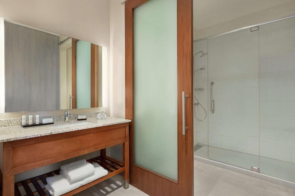 Embassy Suites By Hilton Sarasota photo 3