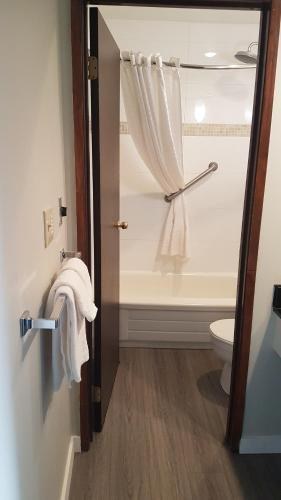 Travelodge by Wyndham Abbotsford Bakerview