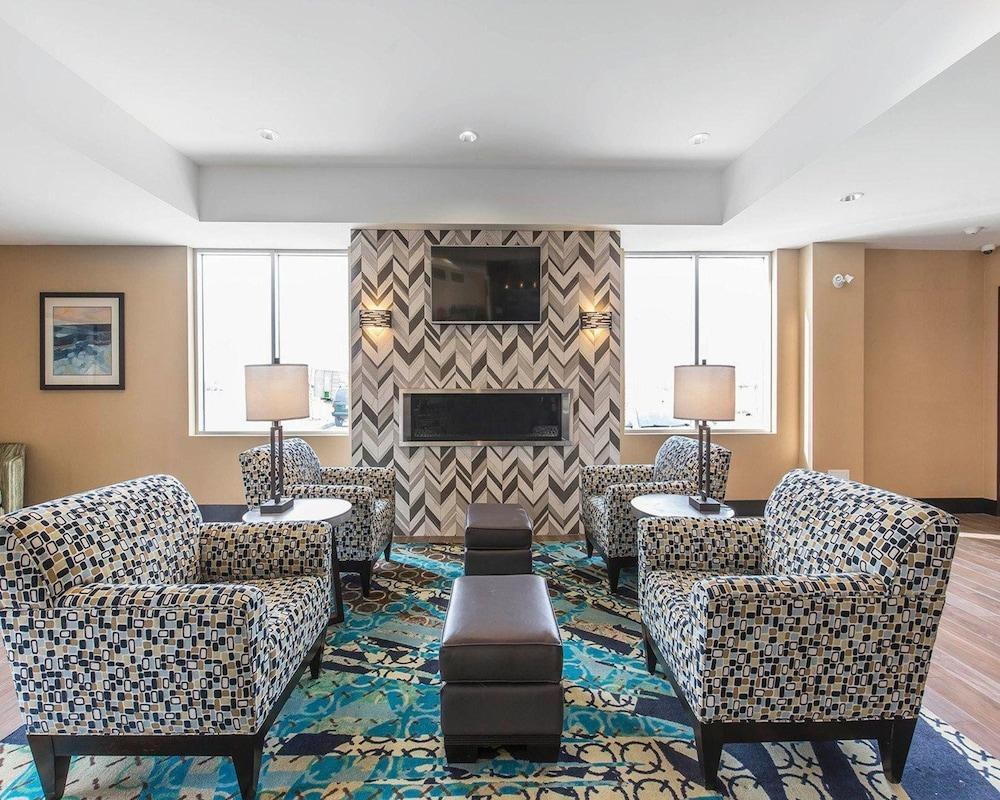 Comfort Inn & Suites Airport North photo 3