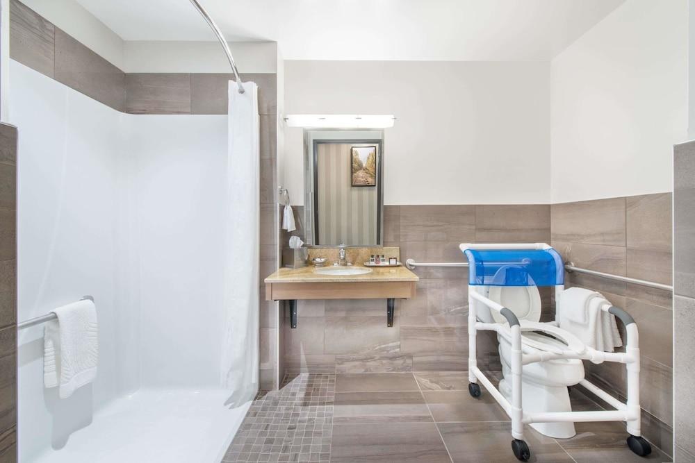 Hotel 11, MOD A Sonesta Collection photo 3