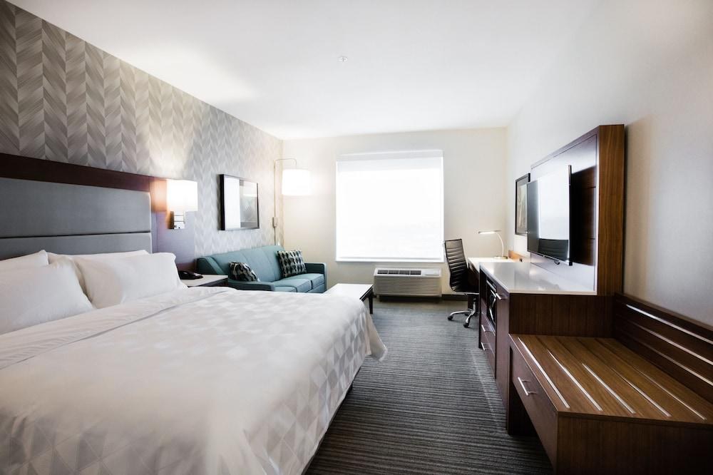 Holiday Inn Hotel & Suites Calgary South - Conference Ctr, an IHG Hotel photo 2