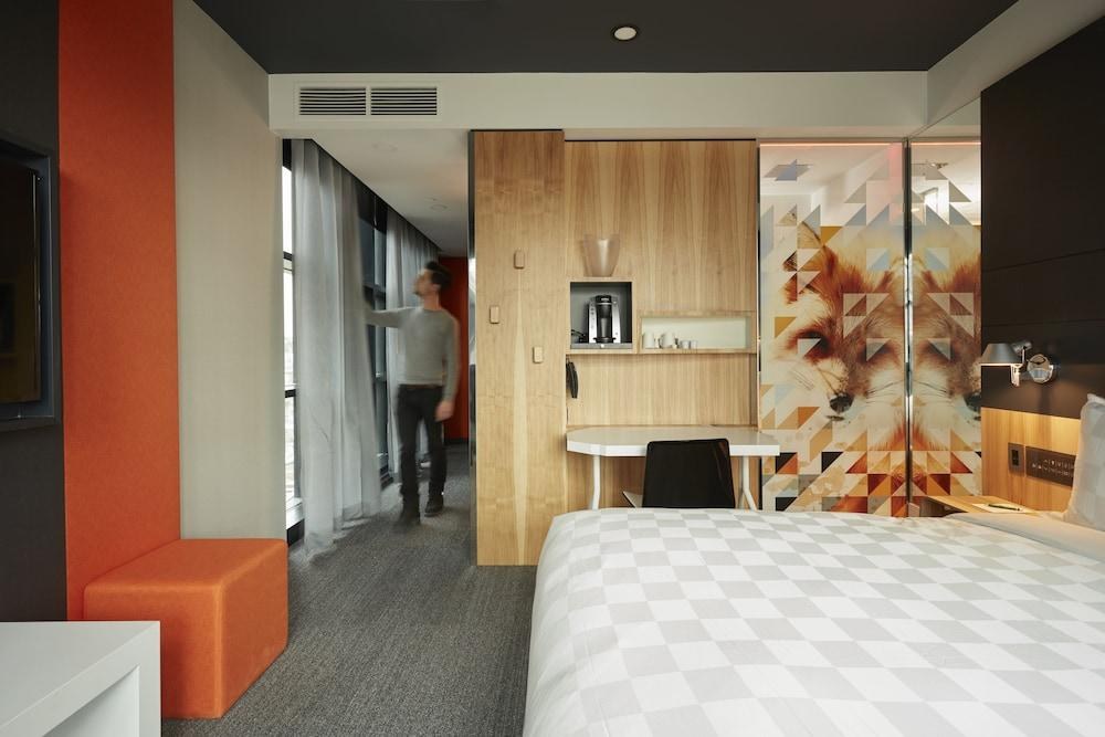 ALT HOTEL CALGARY EAST VILLAGE photo 2