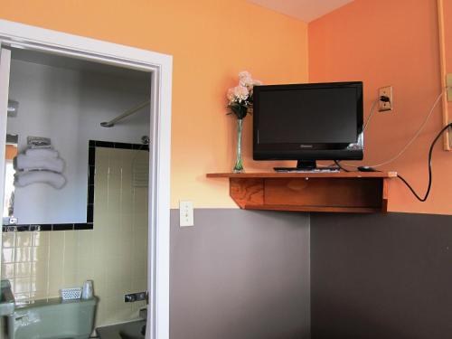 Norfolk Motel photo 2