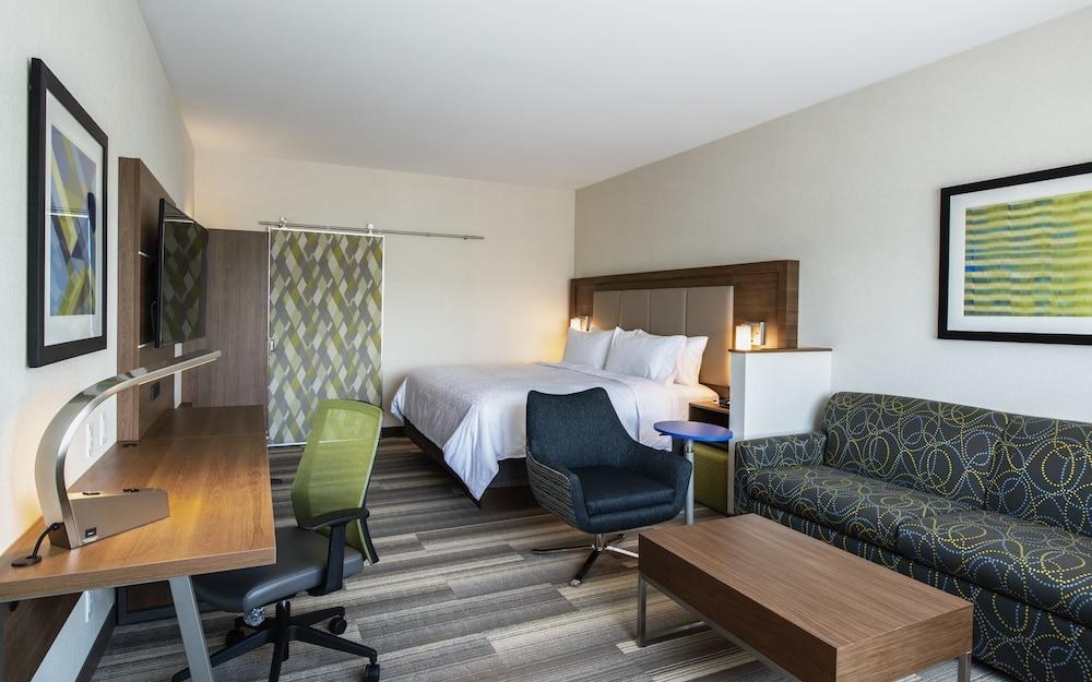 Holiday Inn Express & Suites Kelowna - East, an IHG Hotel photo 1
