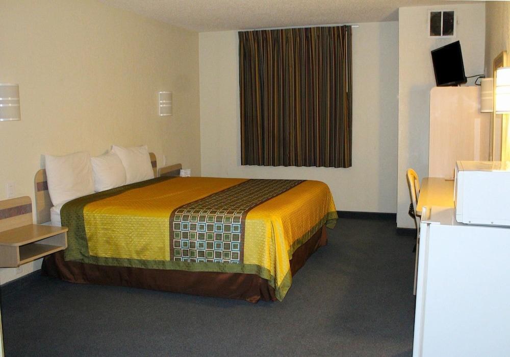 Howard Johnson by Wyndham Clarksville Tennessee photo 1