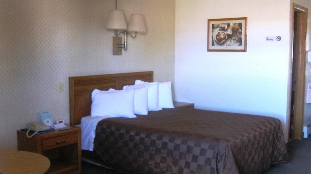 Americas Best Value Sundowner Motel photo 1