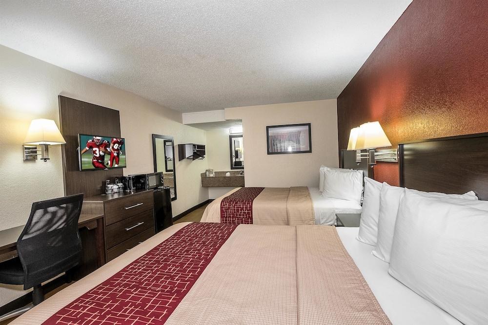 Red Roof Inn Bloomington Normal University photo 2