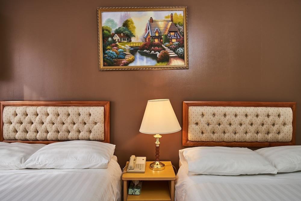 Flushing Hotel photo 1