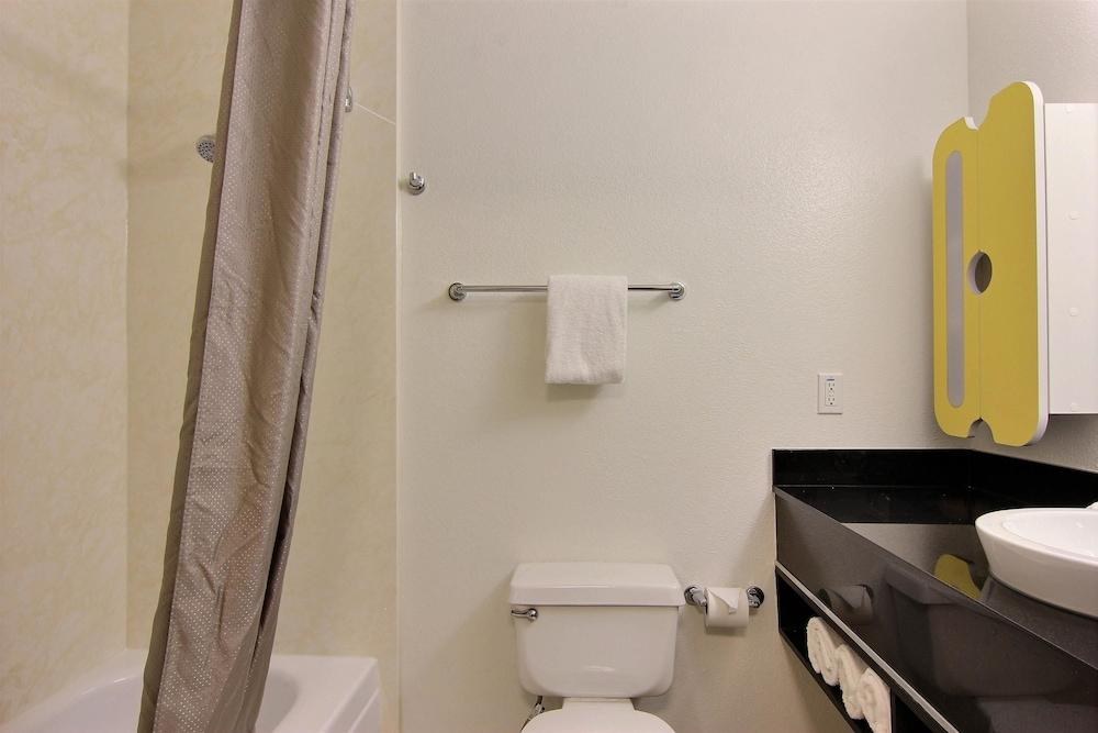 Studio 6-Austin, TX - Midtown photo 3