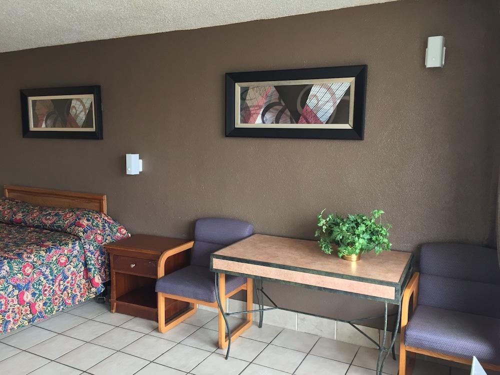 Budget Inn photo 1