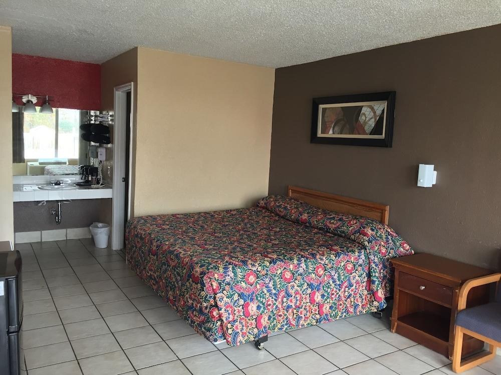 Budget Inn photo 2