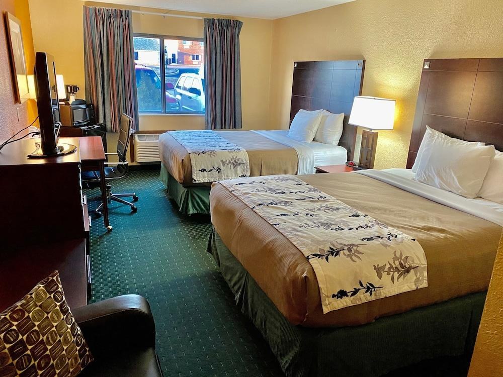 American Inn Cedar Rapids photo 1