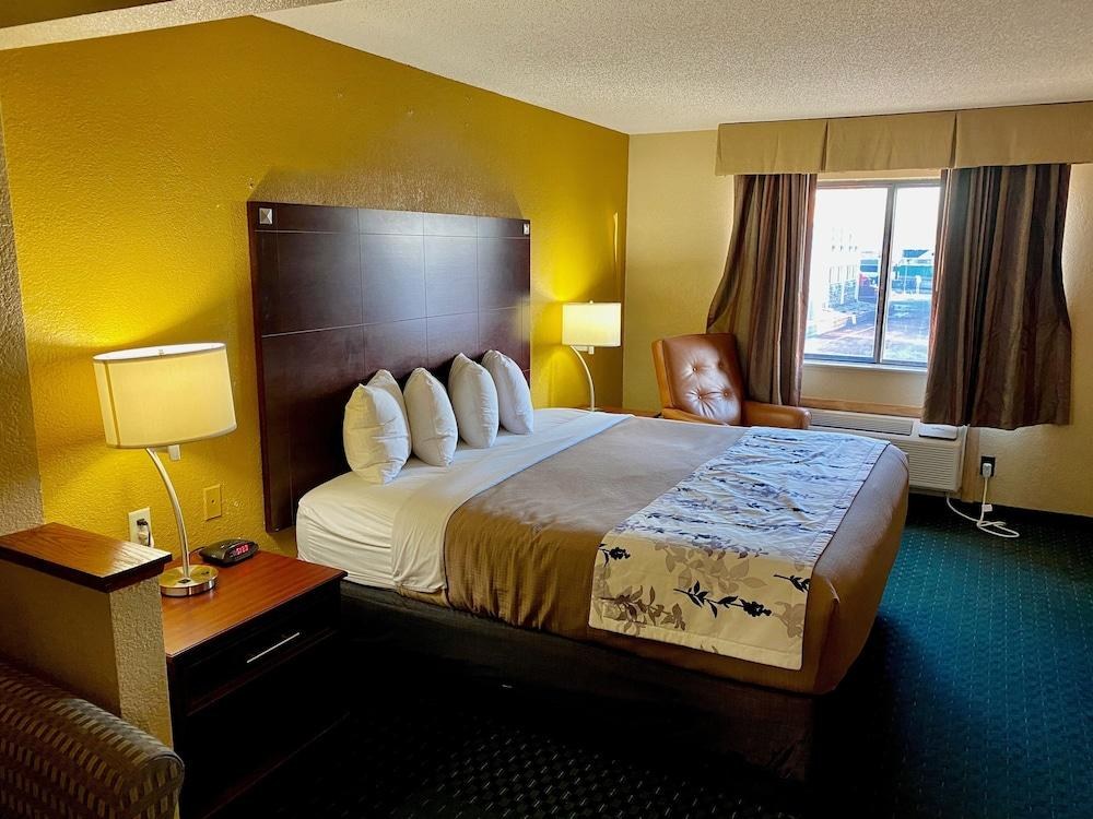 American Inn Cedar Rapids photo 2