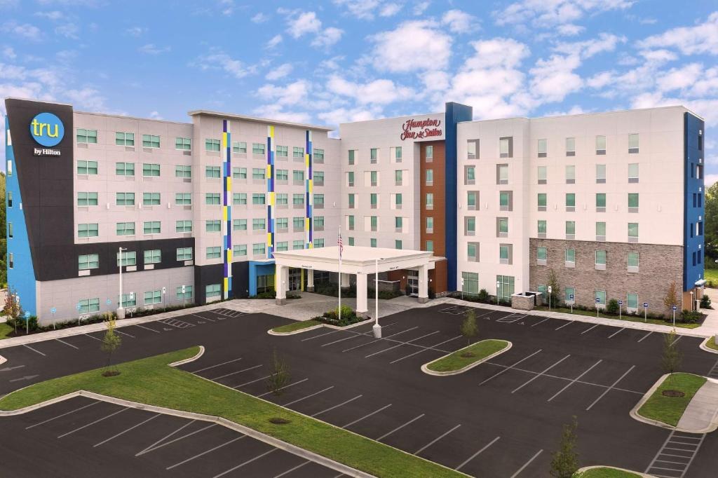 Hampton Inn Suites Charlotte Airport Lake Pointe