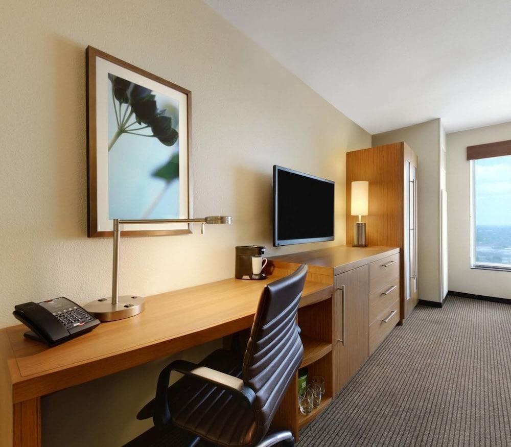 Hyatt Place Charlotte Downtown photo 2