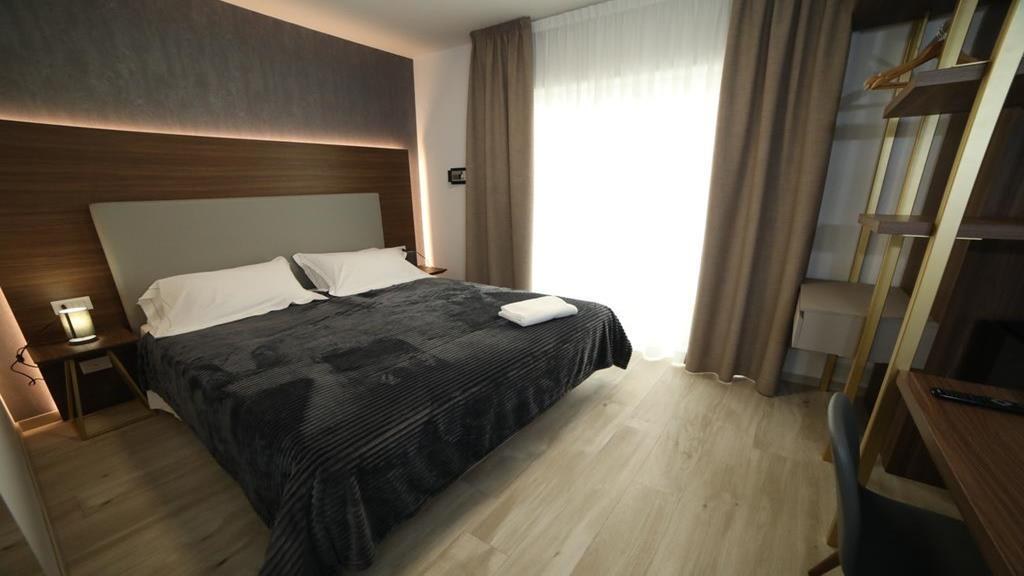8 Room Hotel photo 2