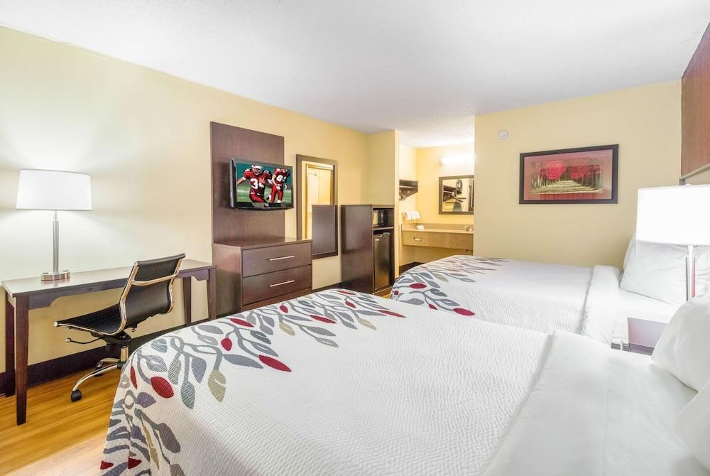 Red Roof Inn Clarksville