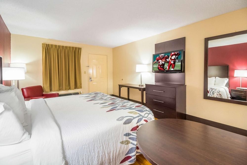Red Roof Inn Clarksville photo 1
