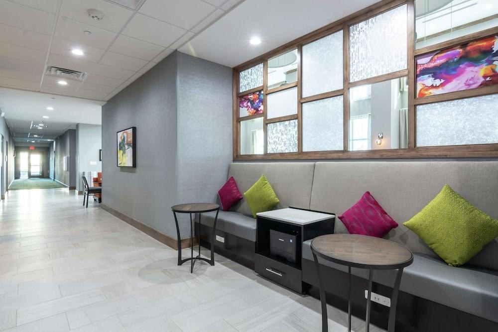 Hampton Inn & Suites Dallas East photo 2