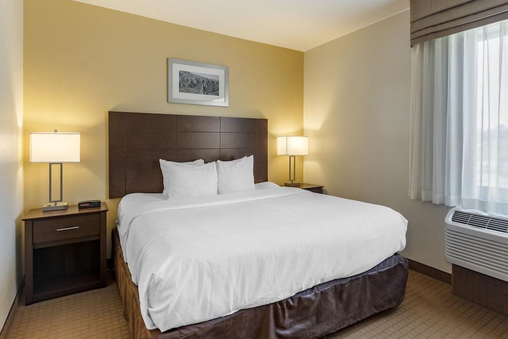 MainStay Suites Denver photo 1