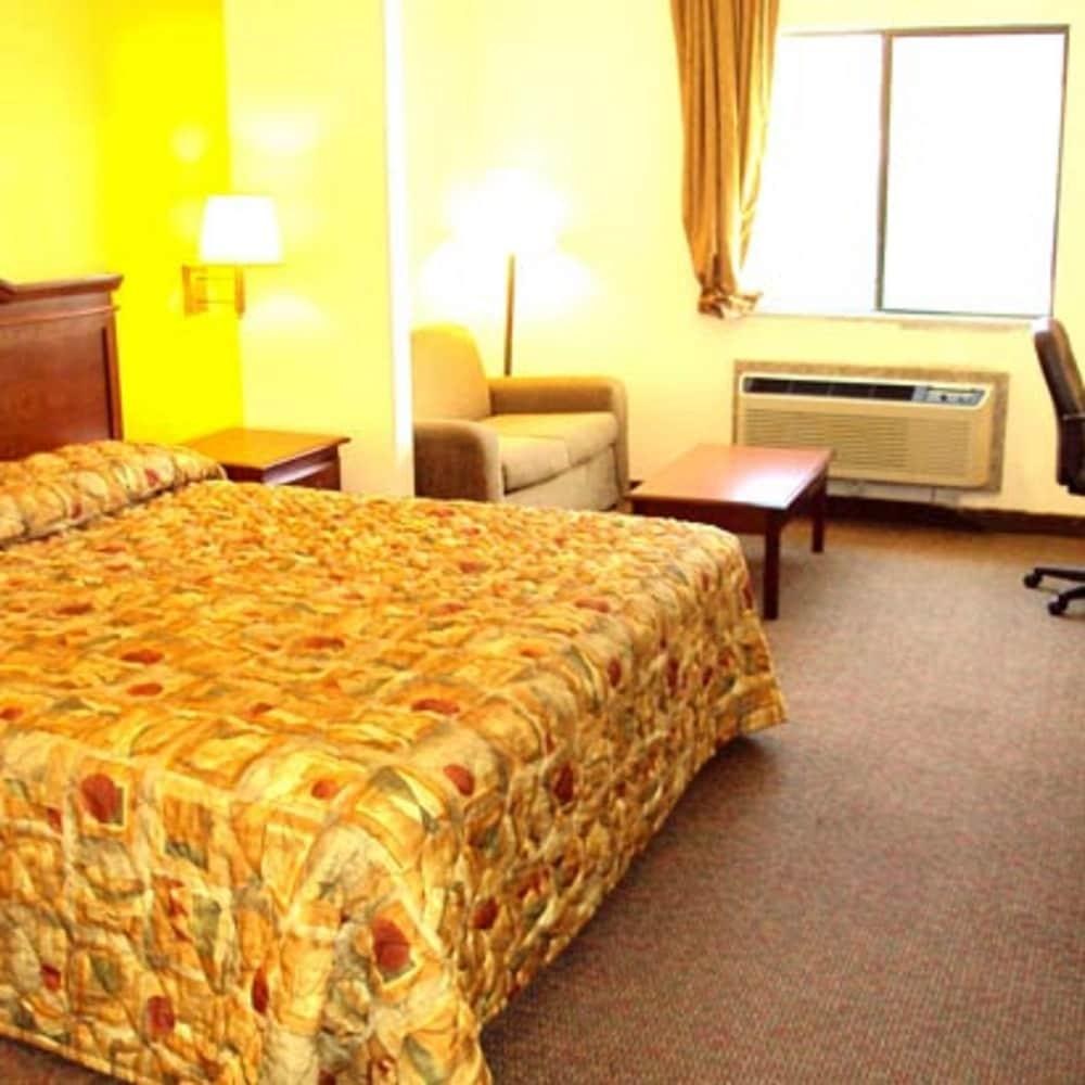 Tropicana Inn and Suites photo 1