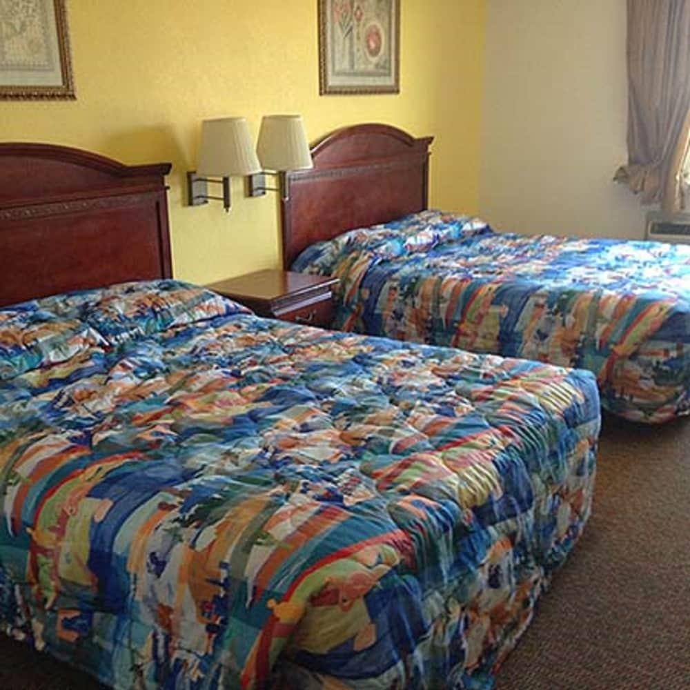 Tropicana Inn and Suites photo 2