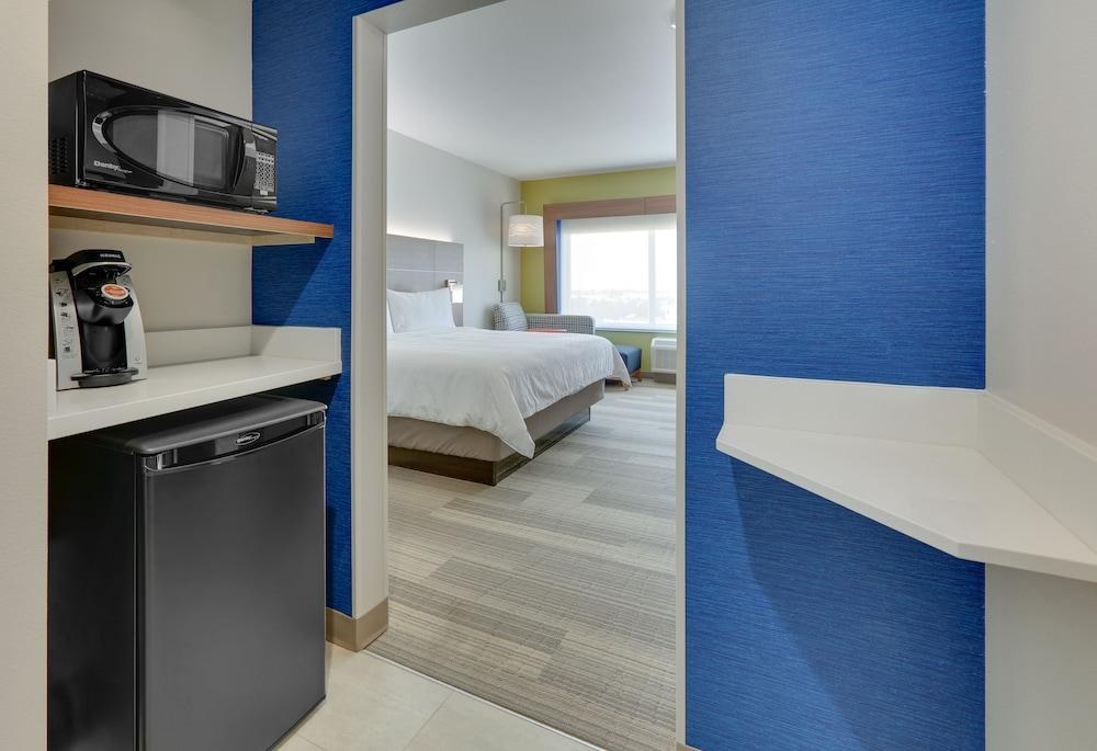 Holiday Inn Express & Sui Dallas NW HWY Love Field photo 2