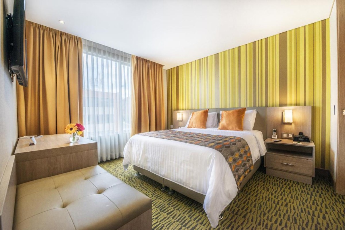 PLAZA SUITES