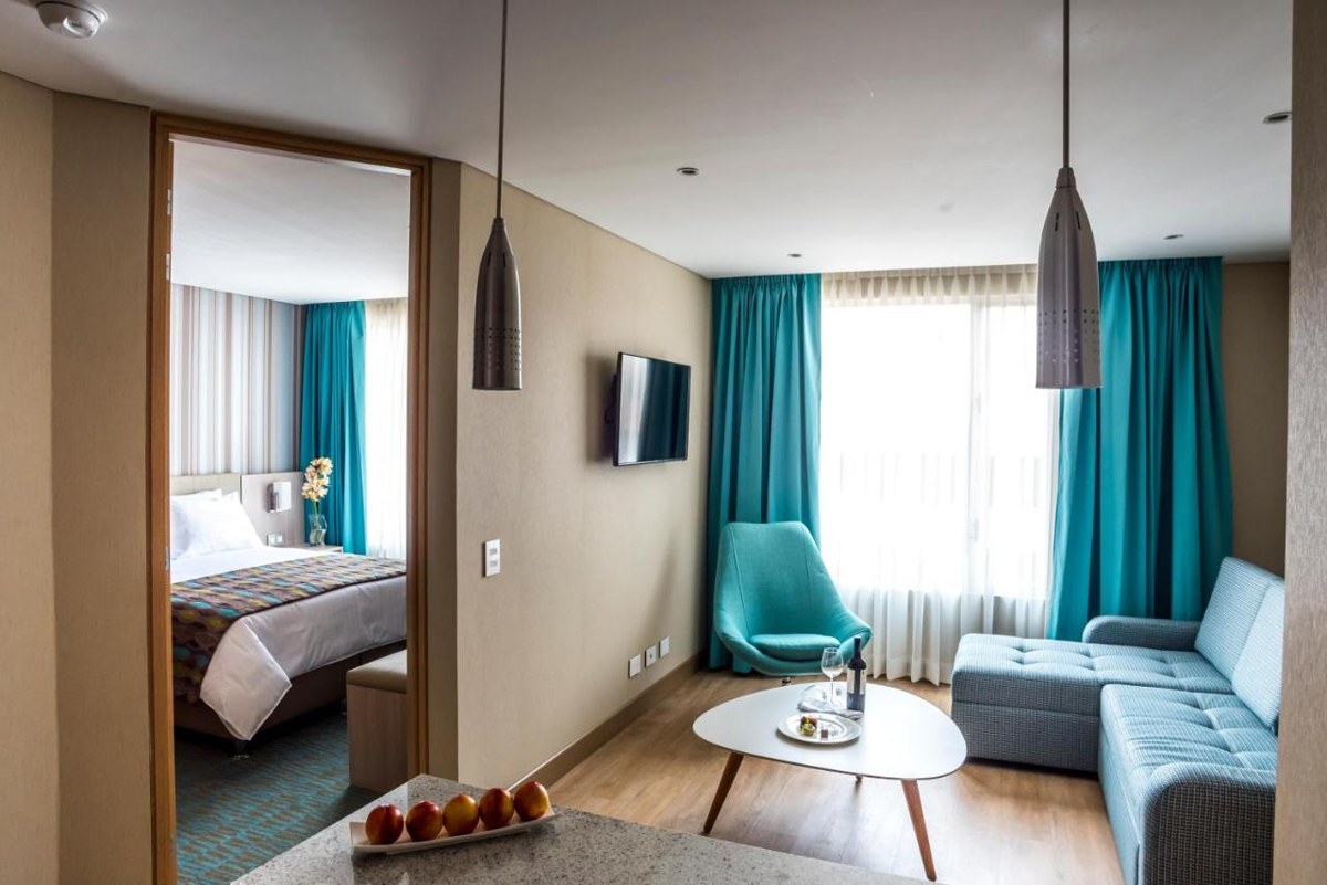 PLAZA SUITES photo 2