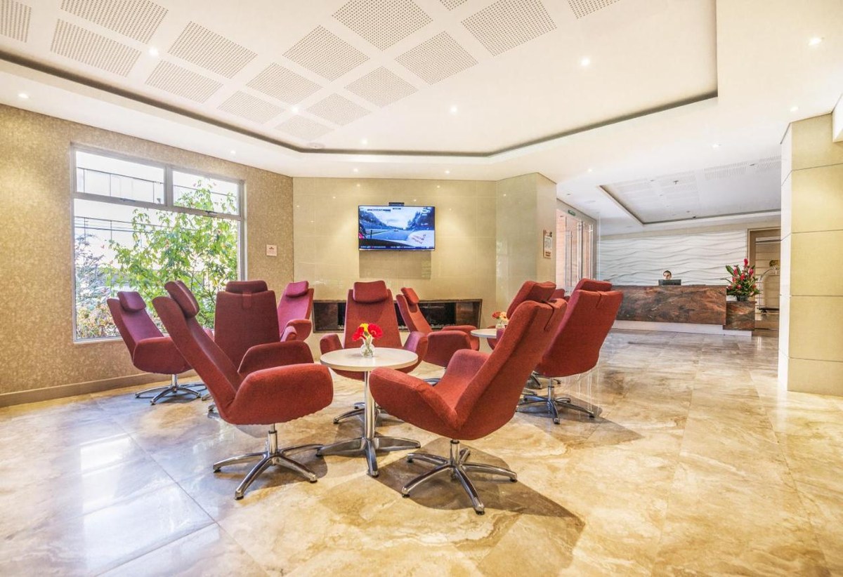 PLAZA SUITES photo 4