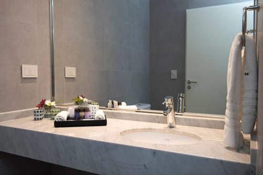 Arc Arenales Studios & Suites photo 3