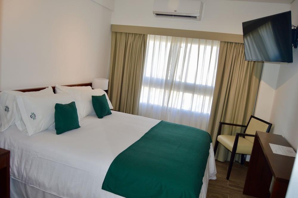 Hotel 6 de Octubre photo 1