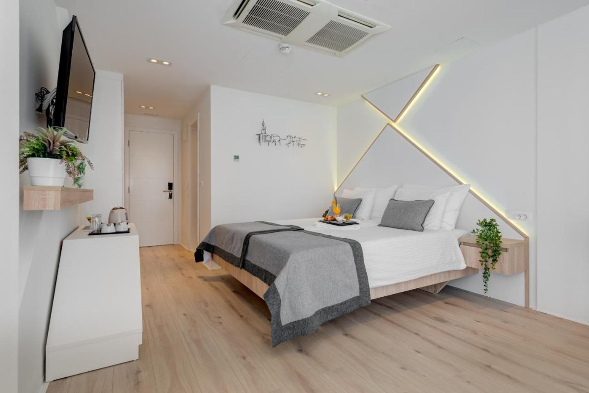 HOTEL PAX
