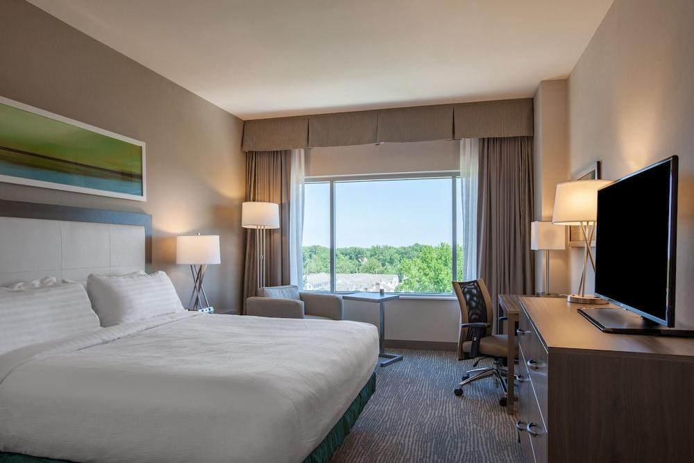 Holiday Inn Cleveland Clinic photo 2